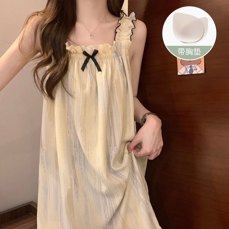 今年新品带胸垫睡裙秋季天女款网红风简约少女生吊带背心裙绵柔睡