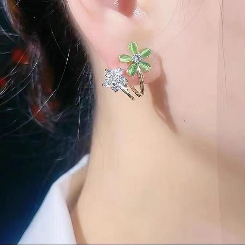 撤柜小清新绿色樱花耳钉年新款潮小众设计感镶钻猫眼石百搭耳饰品