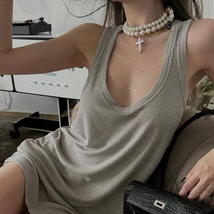辣妹纯欲风低领无袖吊带背心女夏大码300斤显瘦慵懒中长款打底衫