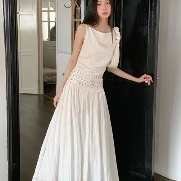 高级感小众腰带背心连衣裙女夏季2024新款气质修身显瘦法式长裙