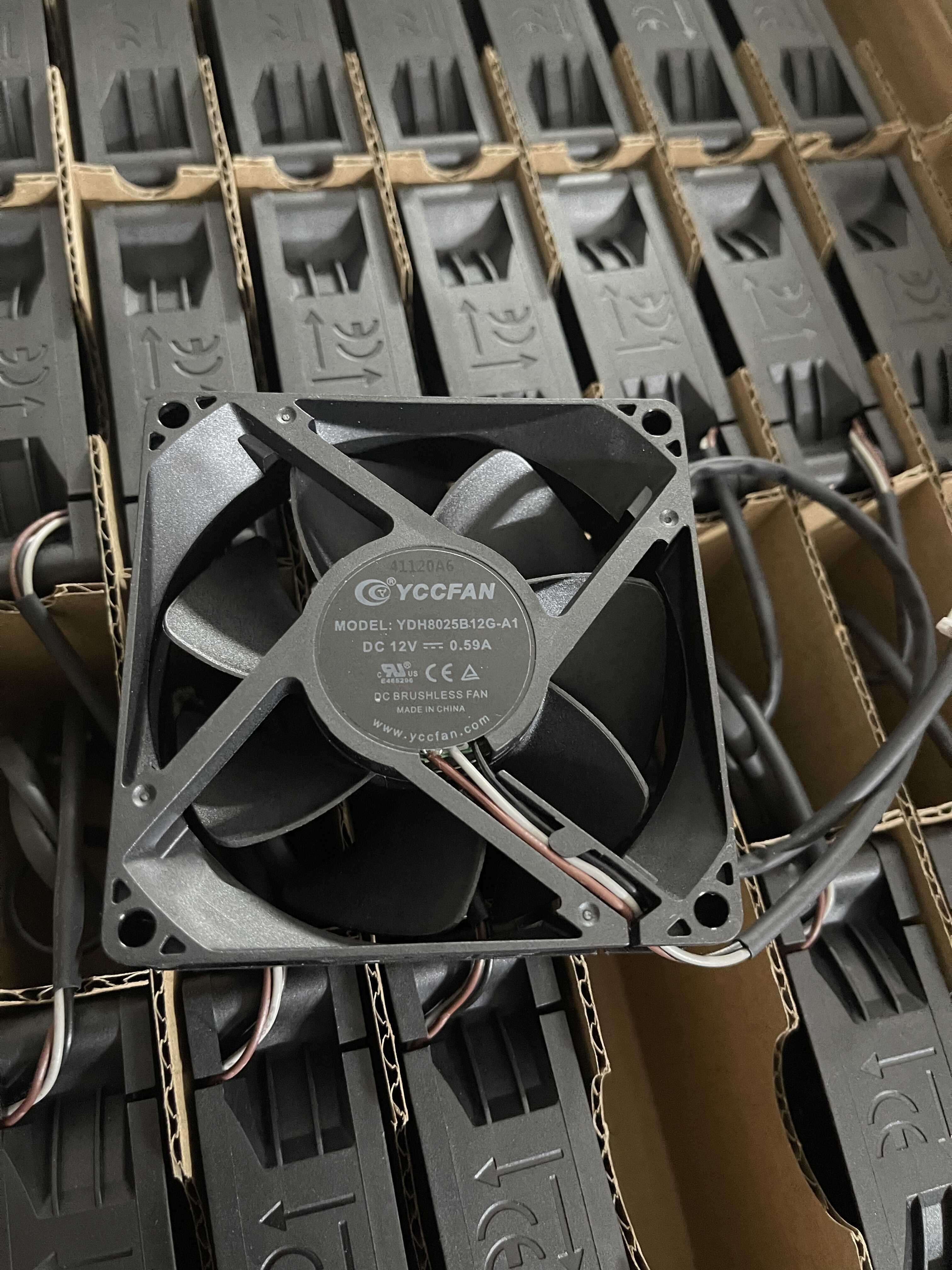YCCFAN YDH8025B12G-A1 8025 12V 0.59A 8CM 3线