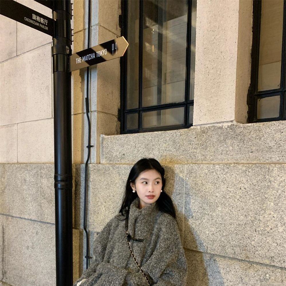 韩系时尚气质牛角扣羊羔毛外套女冬季新款加厚设计防寒中长款大衣