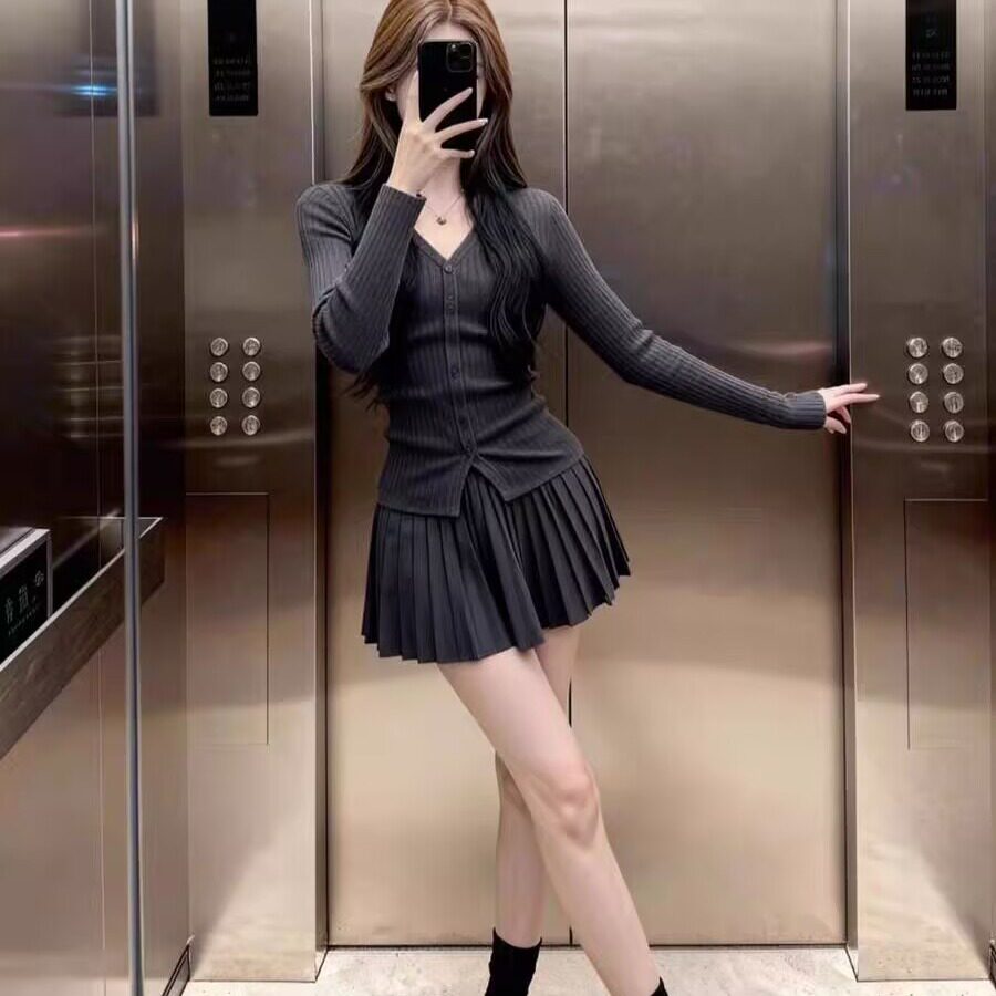 2025新款韩系甜辣风显身材秋冬内搭套装百褶短裙子气质超好看女装