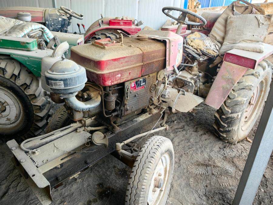 4月20日巴音郭楞蒙古自治州东方巨星200P拖拉机1辆网络拍卖公告