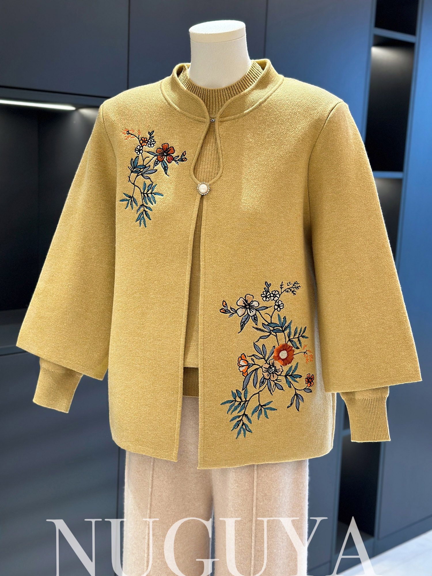 中老年刺绣一体绒针织两件套女冬装新款上衣奶奶大码妈妈装两件套