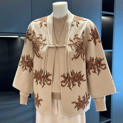 中老年针织衫女两件套2025年春秋新款上衣大码洋气妈妈装刺绣套装