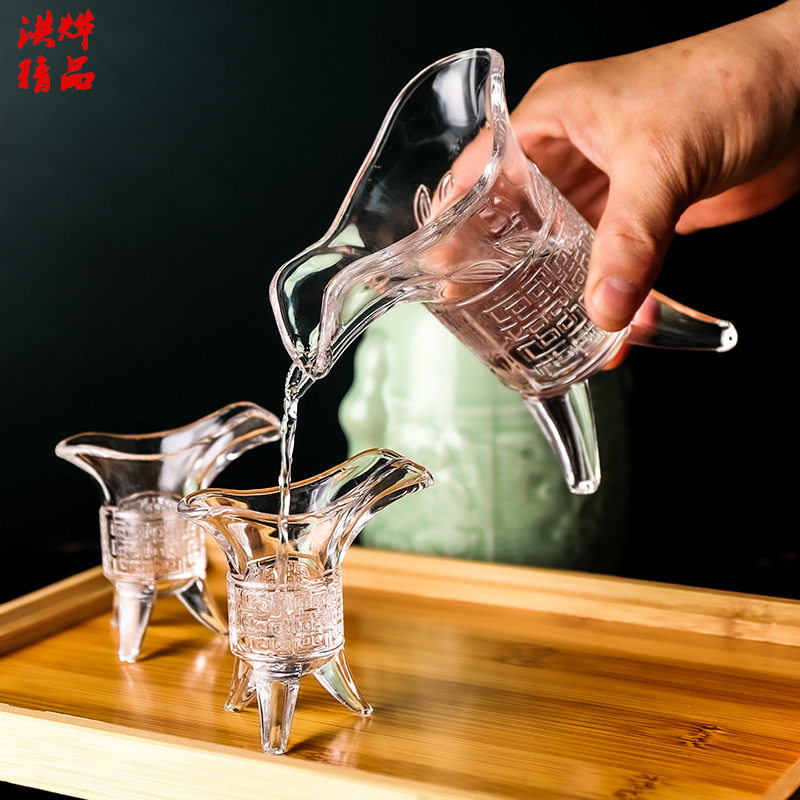 仿古玻璃爵杯白酒杯古代帝王杯创意三足杯复古公爵杯个性烈酒杯图片