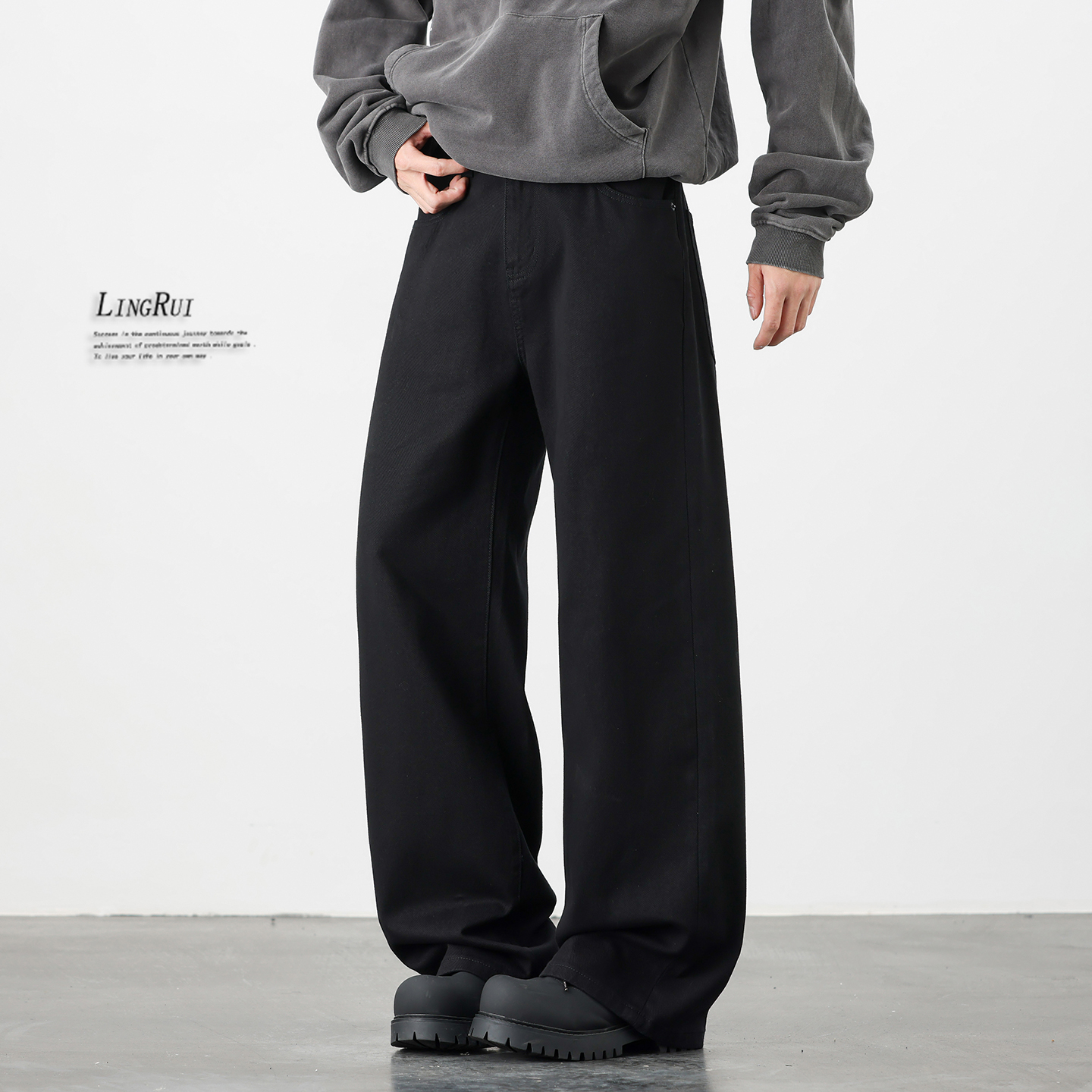 男生宽松阔腿垂感黑色直筒牛仔裤