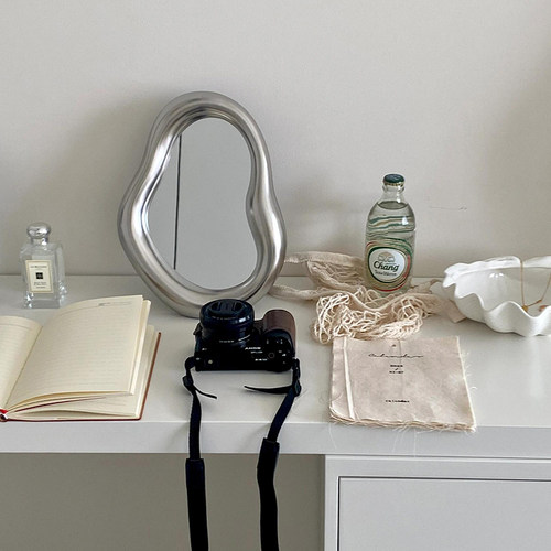 ins银色不规则化妆镜子