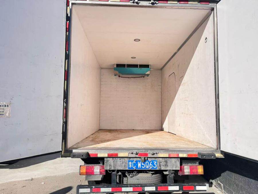 4月15日阿勒泰鸿天牛牌轻型厢式货车一辆网络拍卖公告