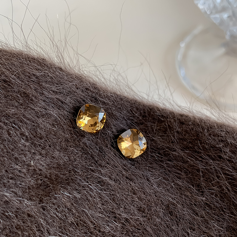 清冷茶色水晶小耳钉通勤百搭