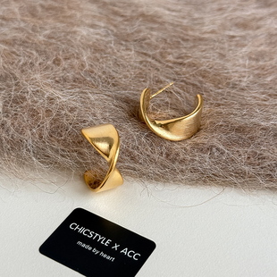 S925银针冷淡风金属扭曲交叉半圆C圈小众设计感拉丝耳环耳钉耳饰