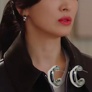 现在正在分手中宋慧乔同款 耳环银色光面金属耳圈小众设计感耳饰潮