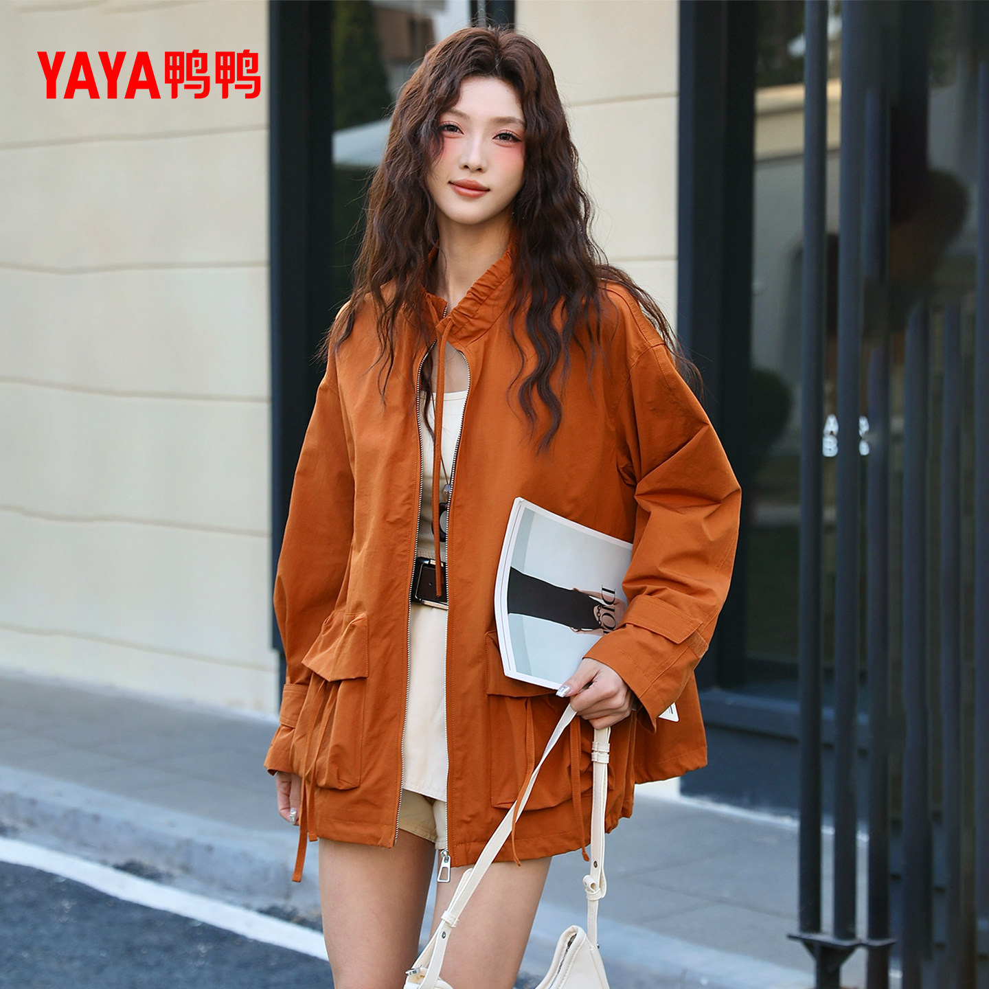 鸭鸭短外套女款2026年新品工装风时尚立领百搭休闲夹克单上衣外套