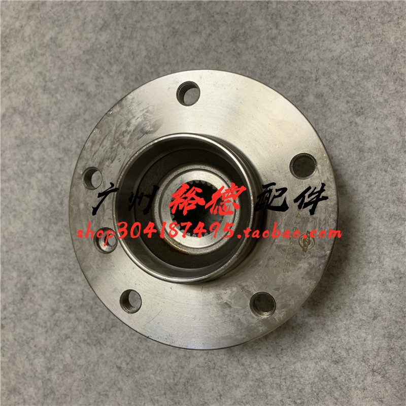 适用于99 00 01 02 03 04 05 06年老款宝马X5前轮轴头E53轴承底座