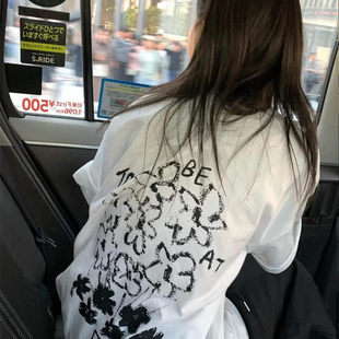 韩代ins博主款小众手绘背后花朵涂鸦印花宽松慵懒风短袖T恤女上衣