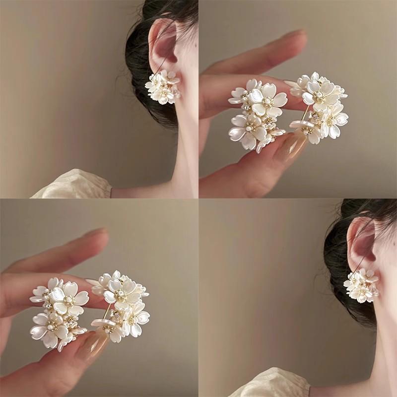 高级感花朵那片茉莉花耳钉耳环女