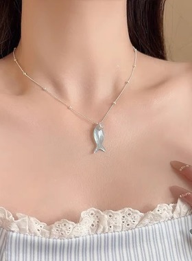 清冷感蓝色小鱼吊坠项链女可爱日常小众高级感百搭叠戴配饰锁骨链