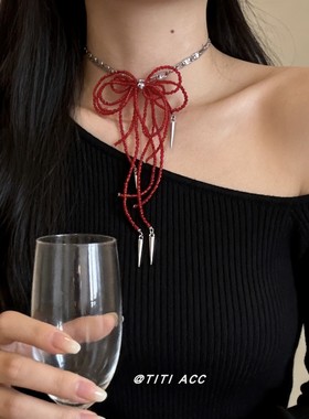 红色串珠蝴蝶结铆钉项链女款金属链条氛围感锁骨链百搭choker颈带