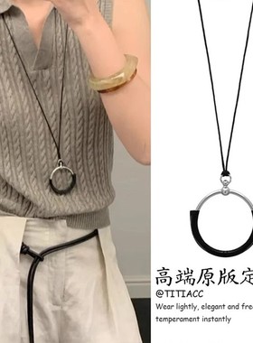 极简冷淡风半包皮质圆圈吊坠黑绳长款项链女小众高级感毛衣链配饰