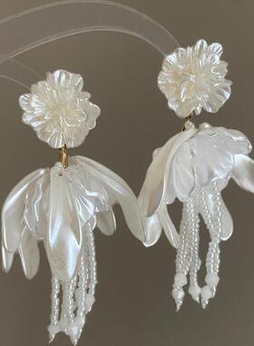 清冷感白色珍珠山茶花流苏耳环法式轻奢高级感气质设计感耳钉耳饰