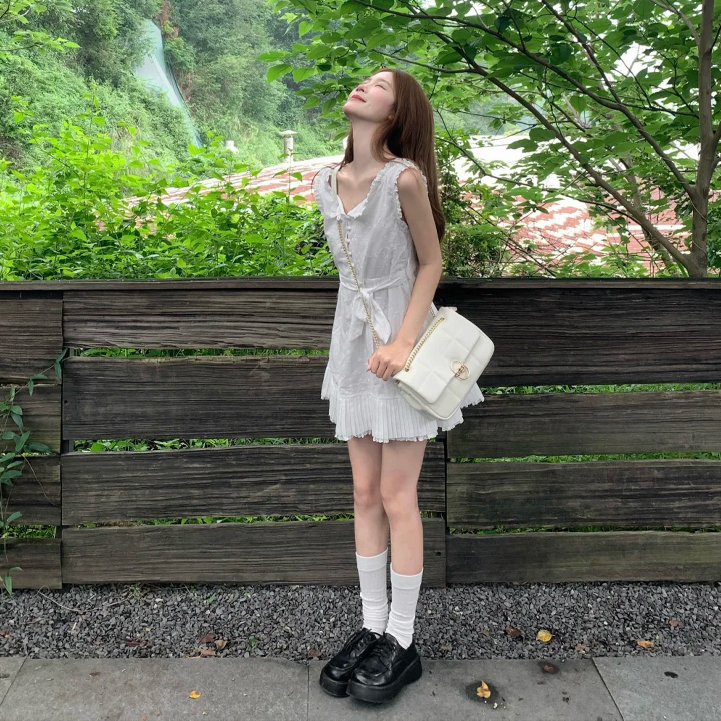白色连衣裙女2026夏新款设计感巨美海边度假风气质两穿背带小白裙