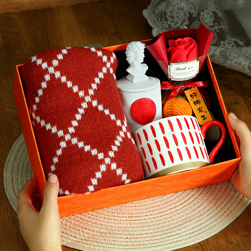 2025 Christmas gift scarf gift box set with a high-end feel