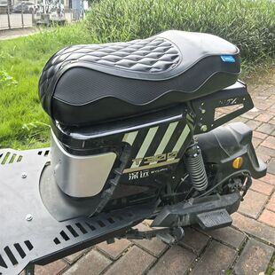 适用新款深远t300改装一体坐垫电动车加厚防水53CM长座垫短尾靠背