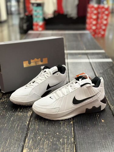专柜正品耐克勒布朗见证9代男子实战篮球鞋 LEBRON  9 HQ8035-100