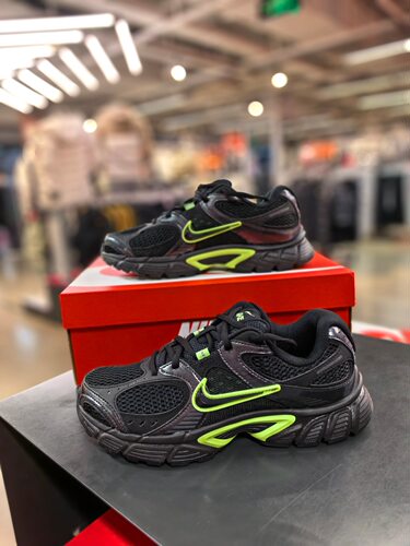 耐克 Nike V5 RNR 男款运动鞋 HJ5228-005