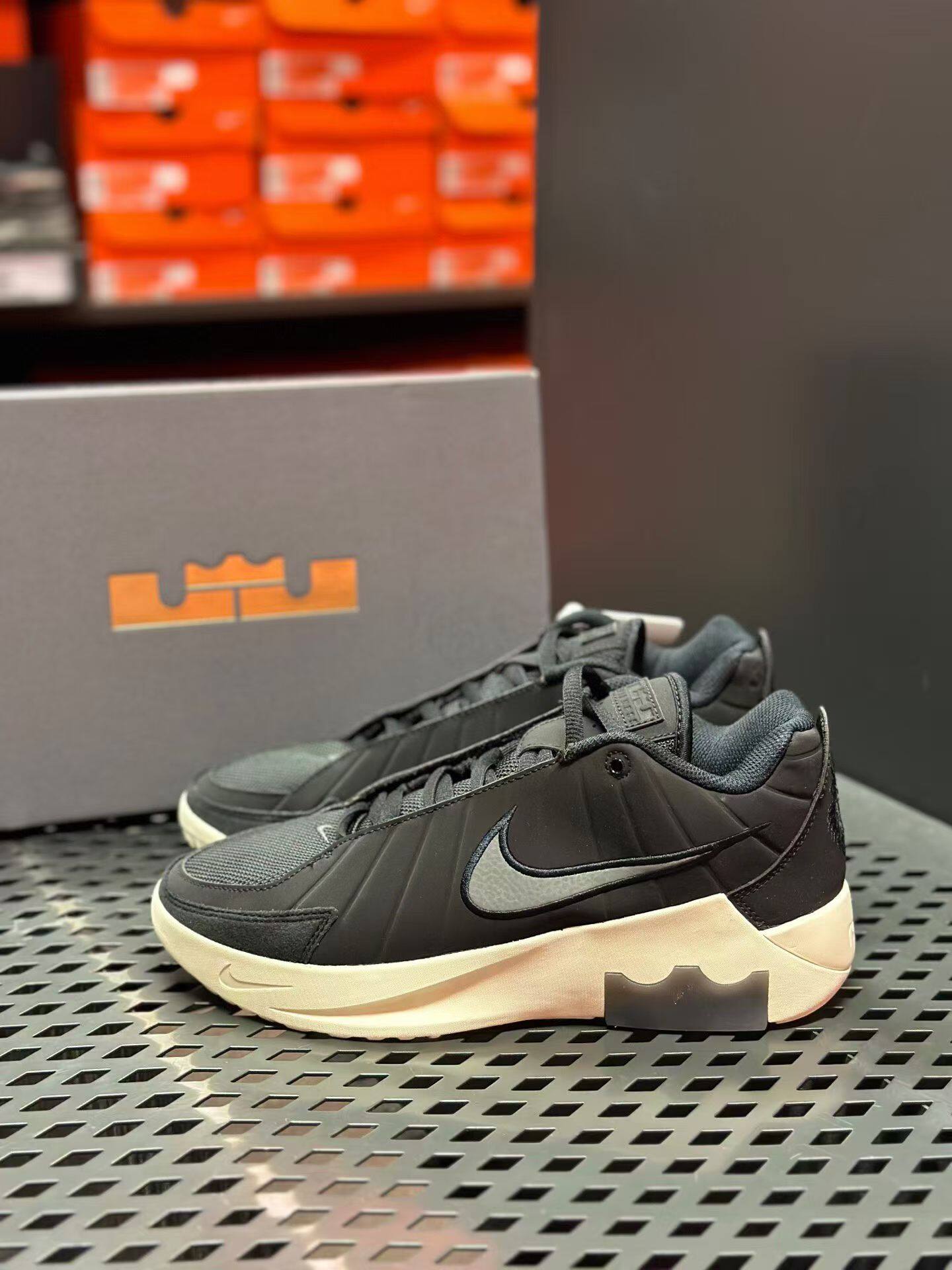 专柜正品耐克勒布朗见证9代男子实战篮球鞋 LEBRON  9 HQ8035-001