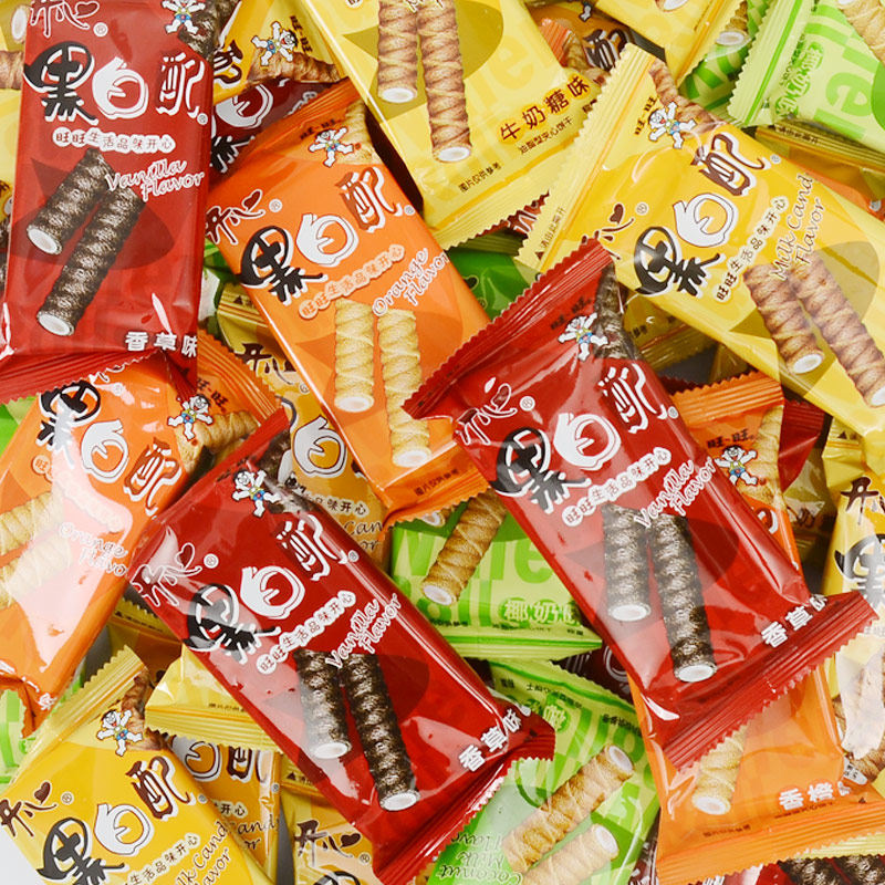 旺旺黑白配30g夹心卷蛋卷休闲膨化好吃的饼干零食小吃开心黑白配