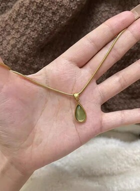 复古森系高级感橄榄绿水滴项链女小众简约法式轻奢锁骨链时尚百搭