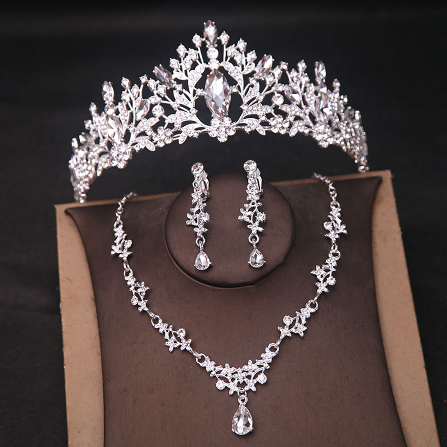 结婚新娘头饰皇冠白婚纱生日发饰韩式奢华大气项链耳环三件套装