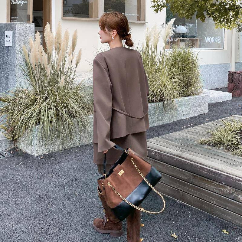 棕色秋复古装高级感连衣裙套女025季小个子系带西服背心裙2两D014