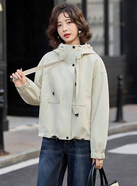 2025秋季上新气质瘦时大尚简约方遮肉显W58625连帽防风小个子外套