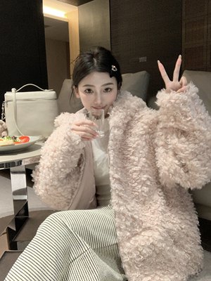 羊羔毛外套女2023新款连帽学院风宽松冬季保暖仿皮草毛绒绒上衣女