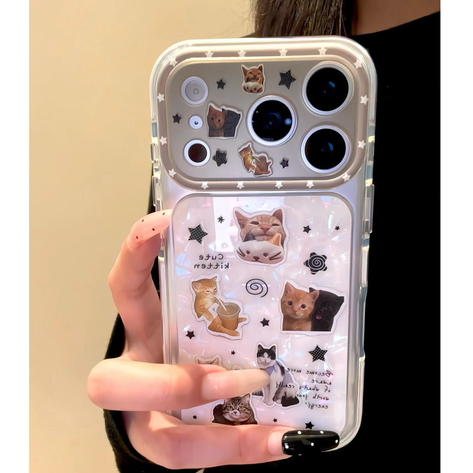 插画贴纸风可爱小猫贝壳纹手机壳适用IPhone18promax情侣防摔保护套适用苹果17pro个性小众适用16大视窗软壳