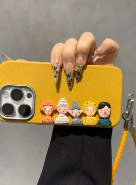 日韩趣味立体人偶挂绳手机壳适用于iPhone16个性苹果15promax搞怪14plus卡通13Pro情侣12/11姜黄色小众保护套