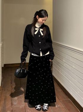2025秋冬新款韩系巨好看黑色针织开衫+波点打底衫+半身裙三件套女