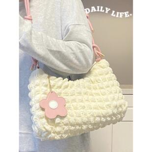 奶油泡芙春夏包粉色褶皱包女肩多功能通勤存储可爱的设计腋下包