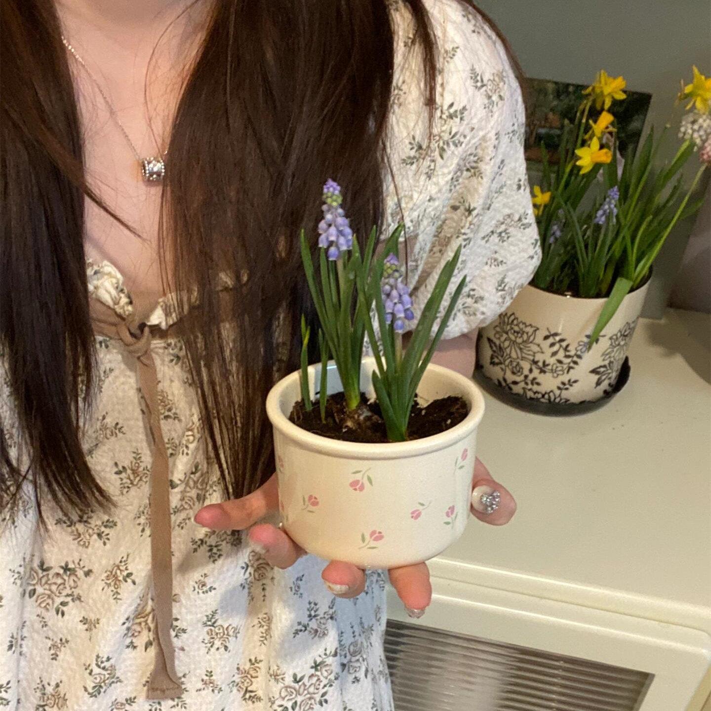 超迷你小花瓶郁金香简约女生精致办公桌绿植摆件多肉盆栽陶瓷花盆