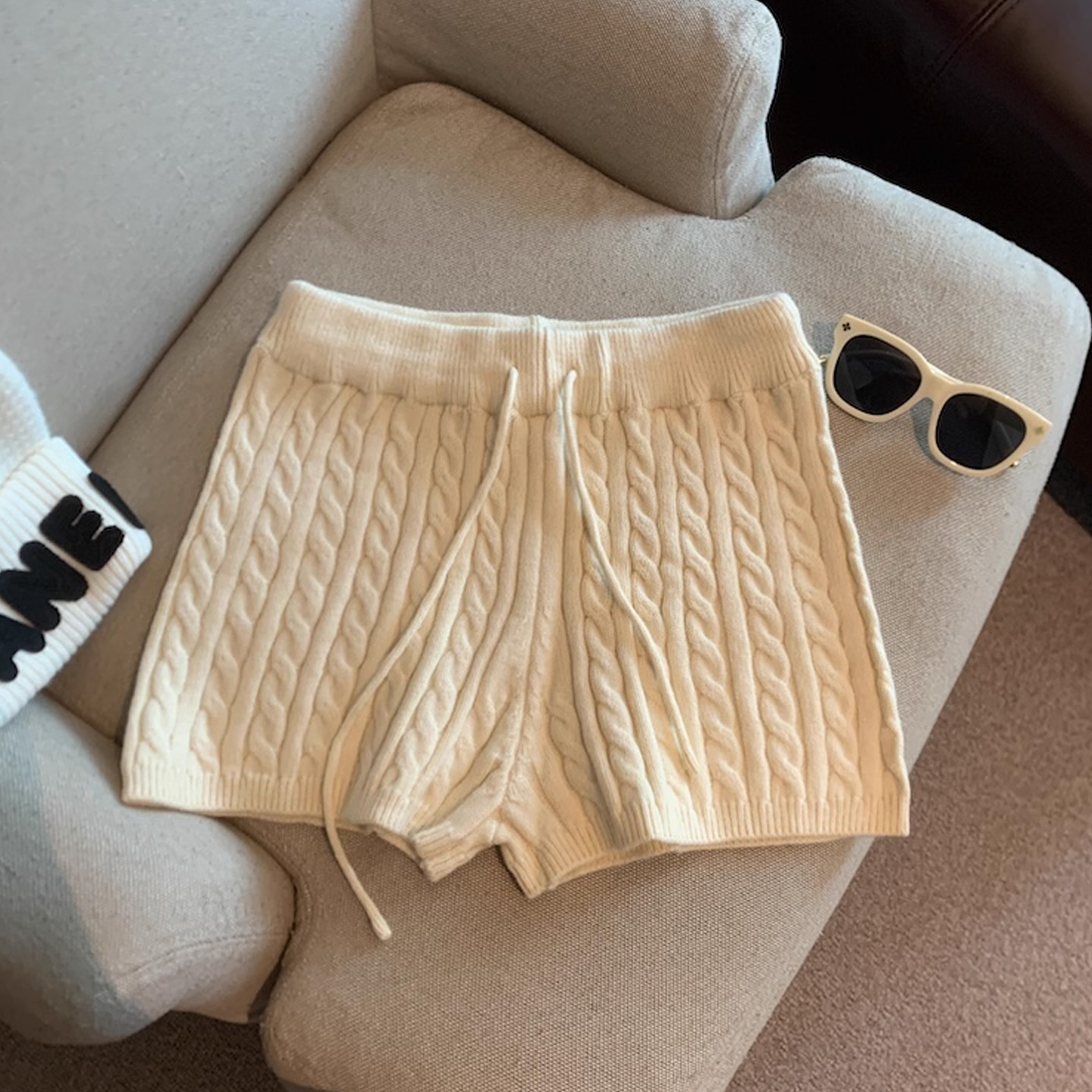 麻花针织短裤女2025秋冬新款甜辣风松紧腰抽绳a字阔腿裤打底靴裤