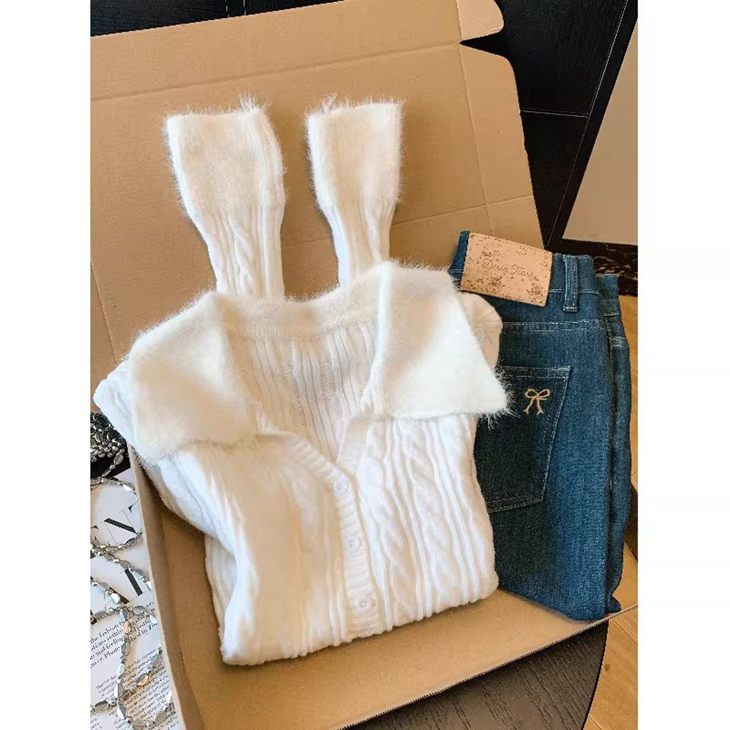 白色毛衣女冬季新款韩版设计感毛毛翻领麻花针织衫修身内搭打底衫