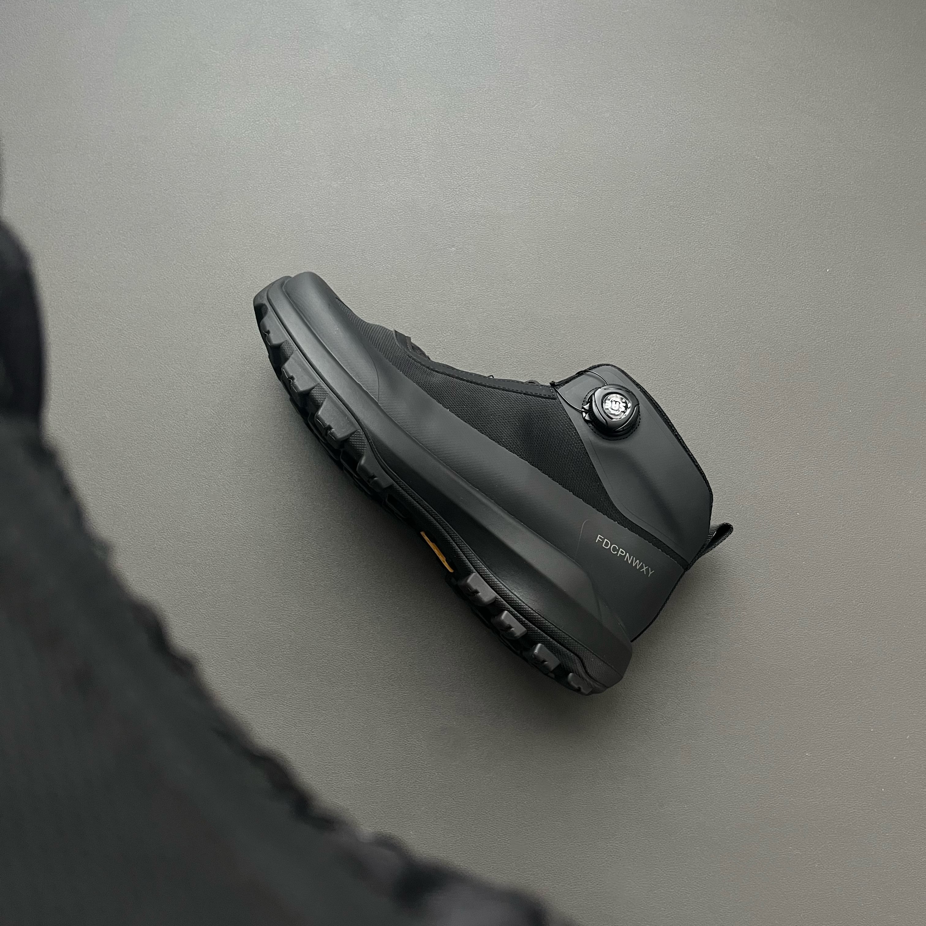 透气登山鞋运动夏季户外休闲男鞋舒适轻便软底网面跑步新款徒步鞋