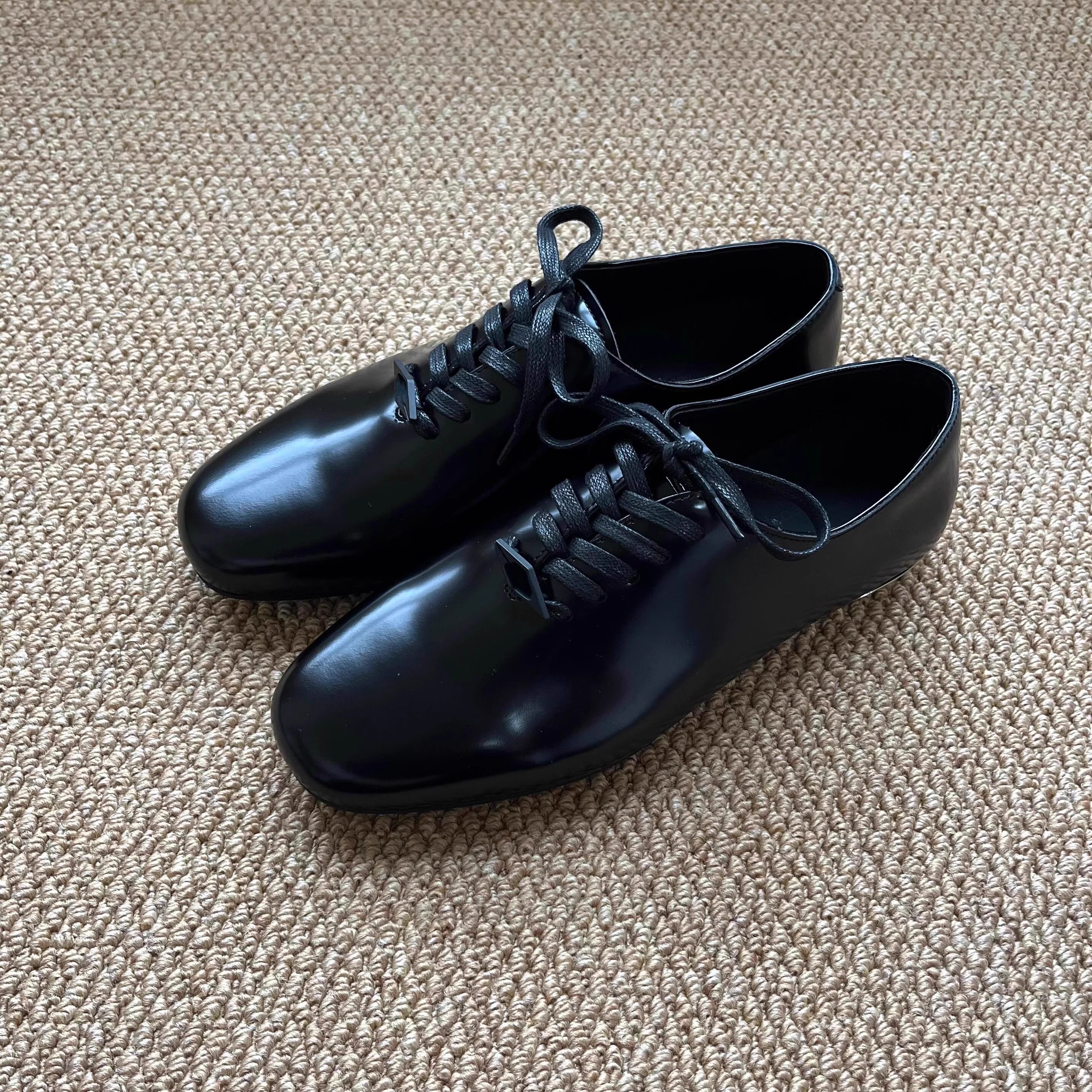 2025新款暗黑休闲皮鞋男士平底德比鞋乐福鞋扁头复古结婚新郎鞋男