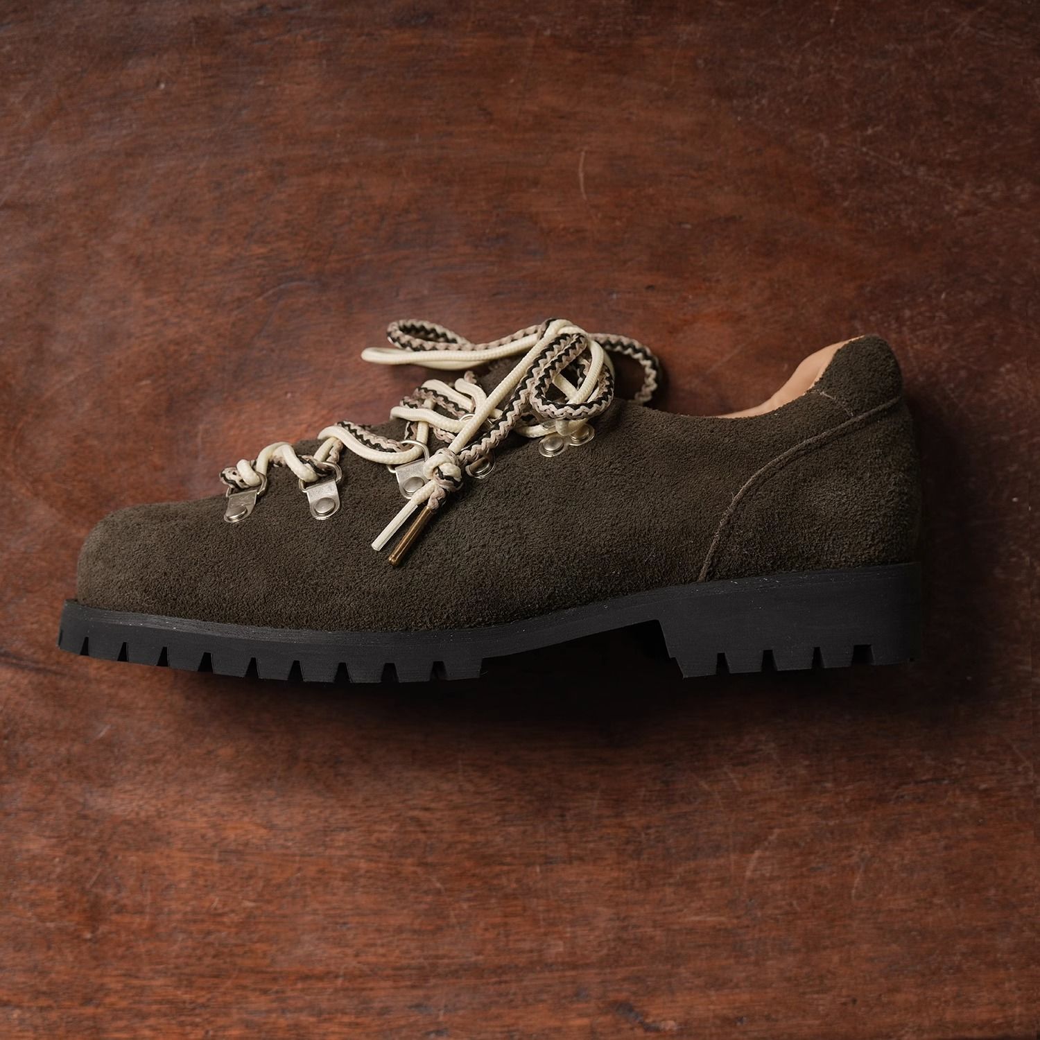 2025新款户外徒步登山鞋男复古小皮鞋英伦翻毛皮德比鞋街头滑板鞋