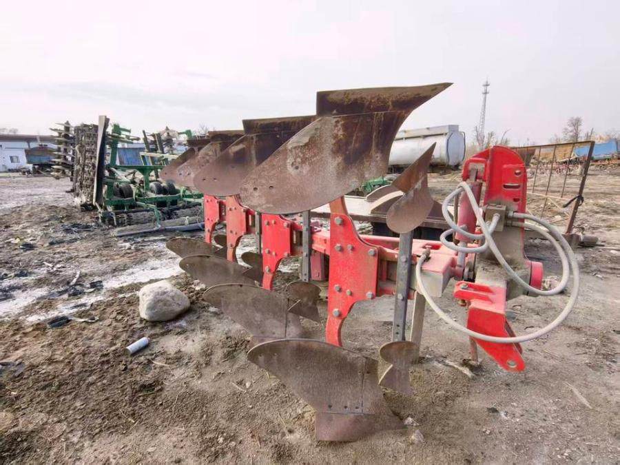 1月4日巴音郭楞蒙古自治州光大牌液压翻转犁网络拍卖公告