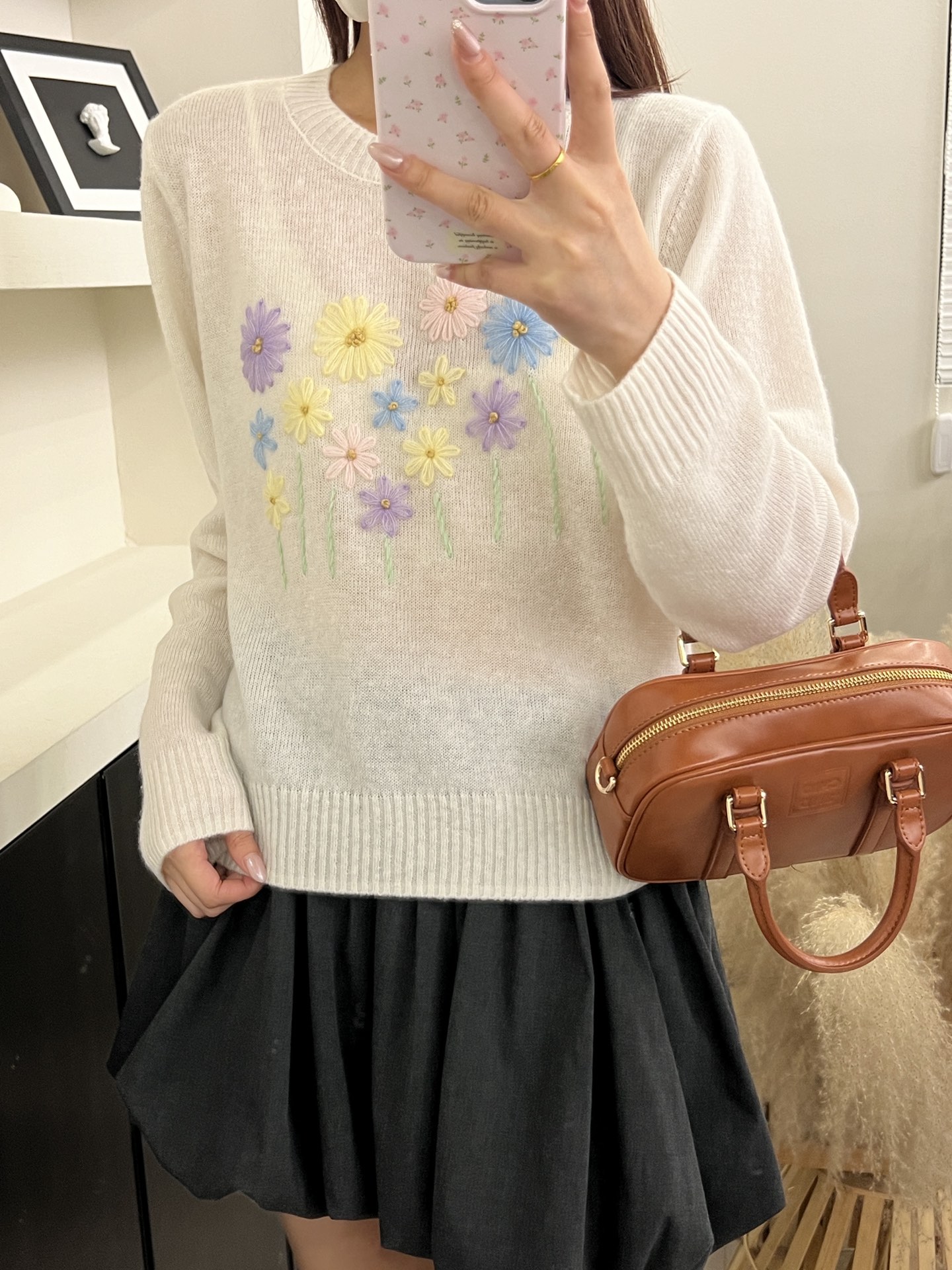 秋冬新款韩版休闲短款圆领刺绣小花羊毛针织套头女百搭毛衣上衣