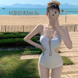 2025新款 高级感性感度假连体泳衣女辣妹风纯欲露腰比基尼泡温泉